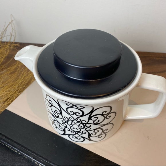 Johnson Bros England MCM Teapot, Medallion Design - Picture 4 of 12